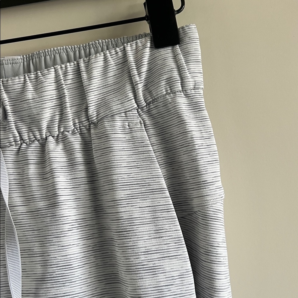 Lululemon On The Fly Pant - Picture 3 of 8